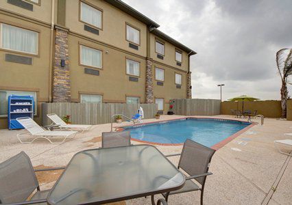 Hotel Comfort & Near I-2 3*