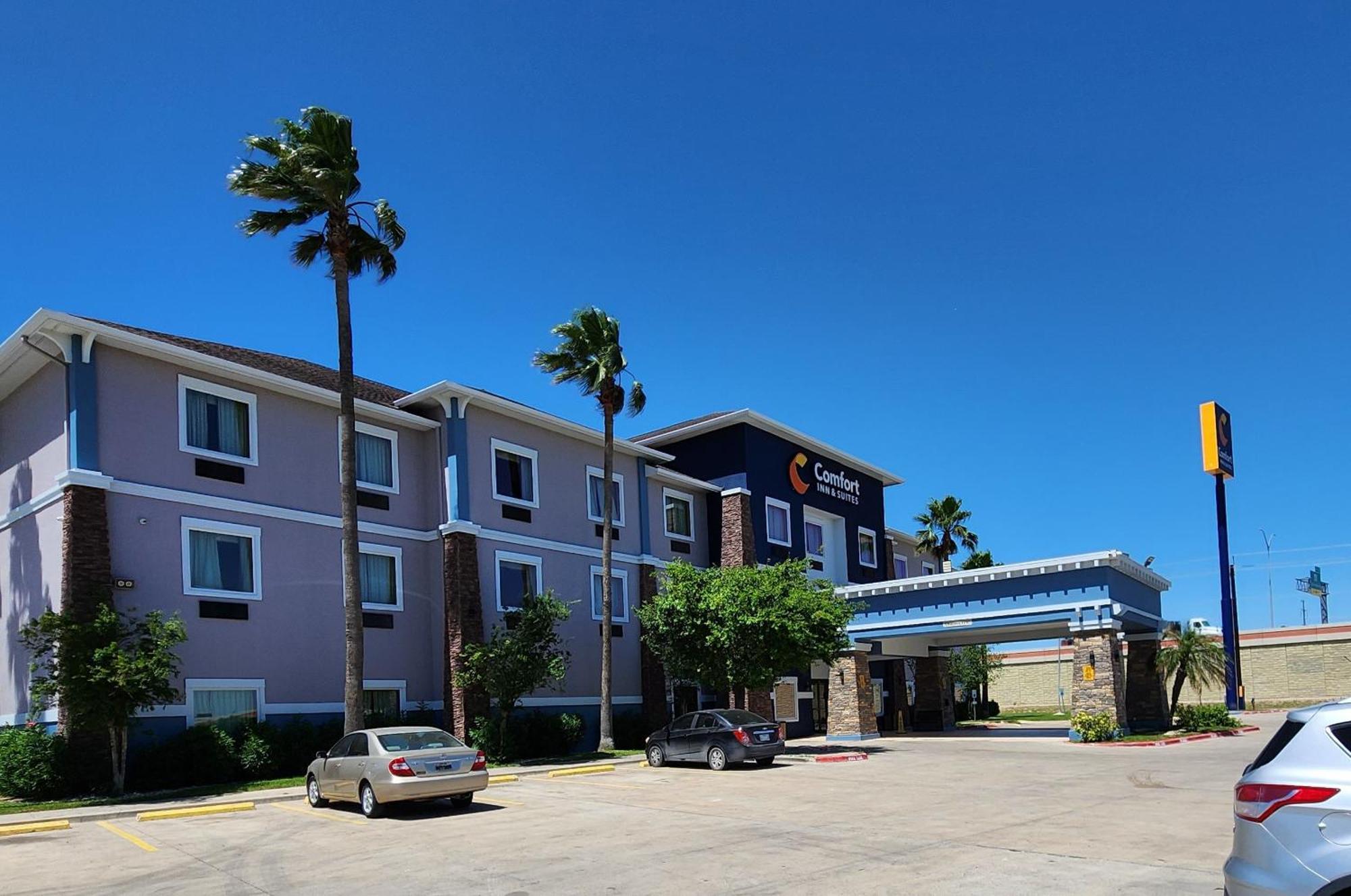 Hotel Comfort & Near I-2