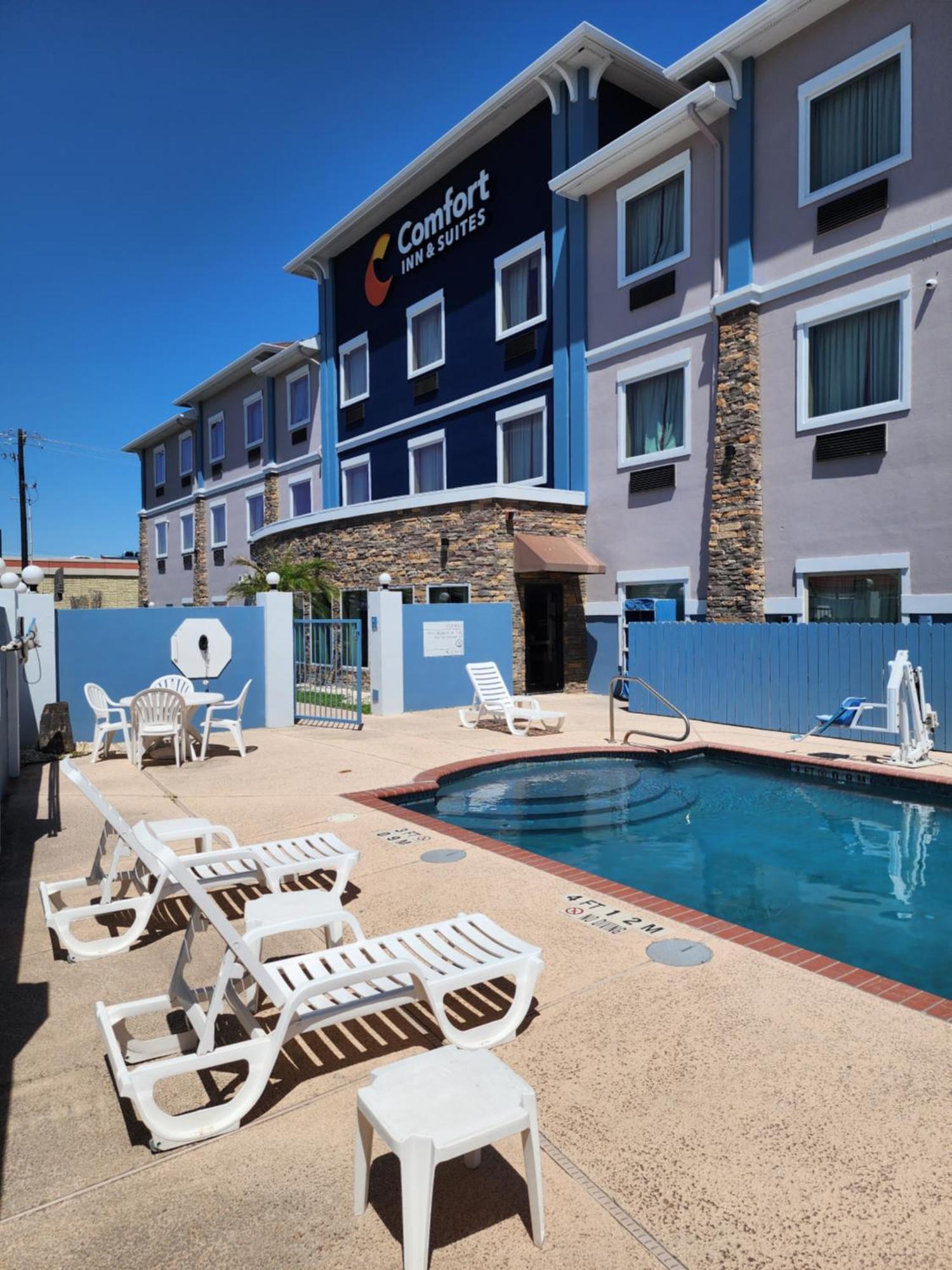 Comfort & Near I-2 Hotel 3*