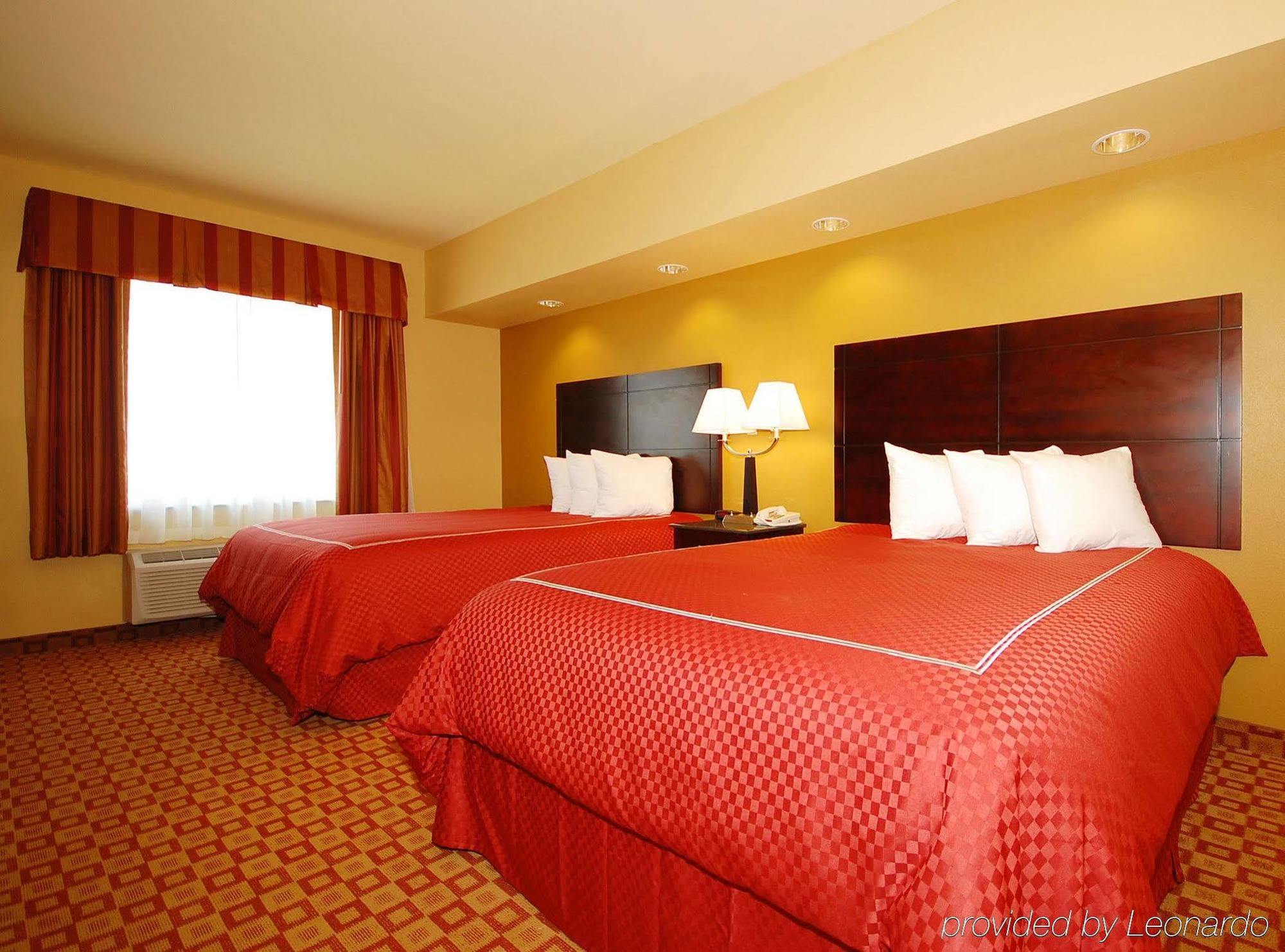 Hotel Comfort & Near I-2