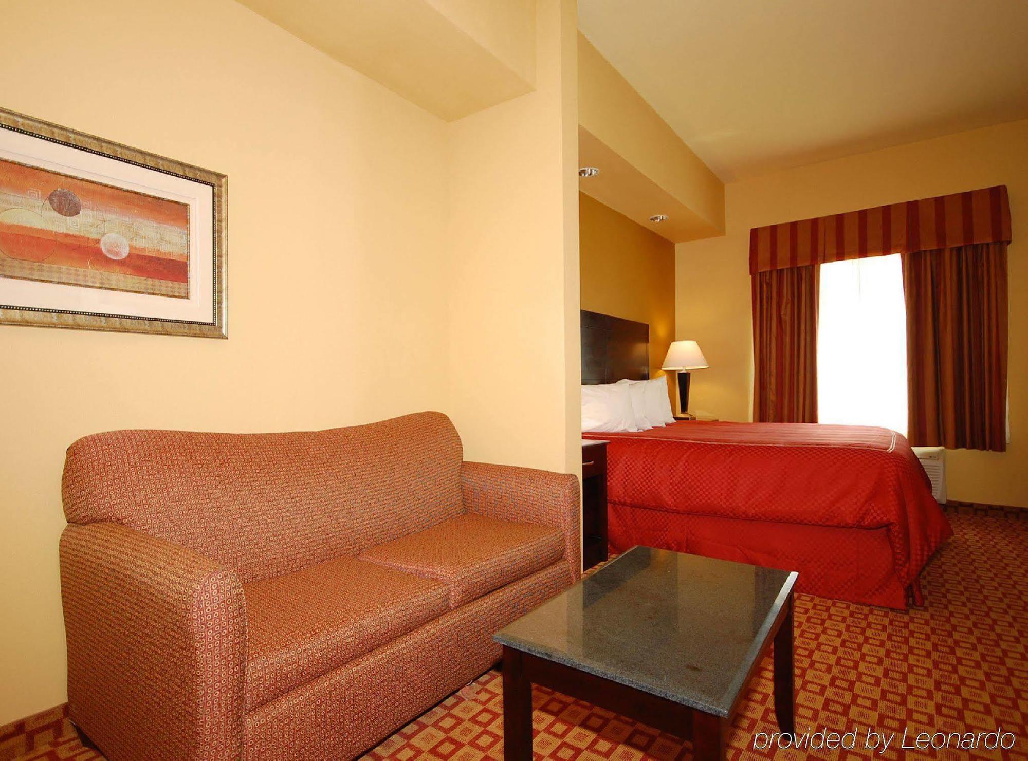 Hotel Comfort & Near I-2