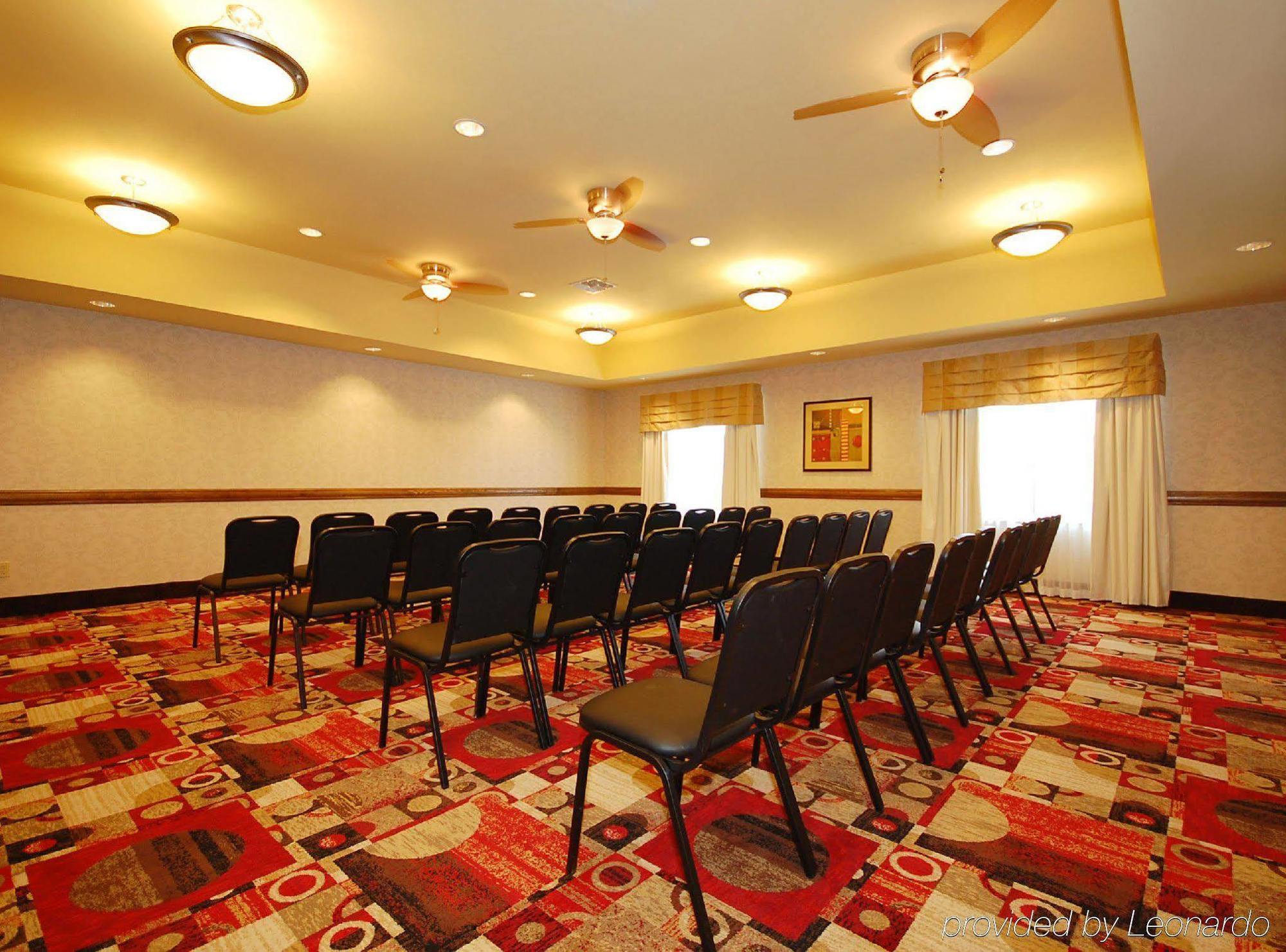 Hotel Comfort & Near I-2